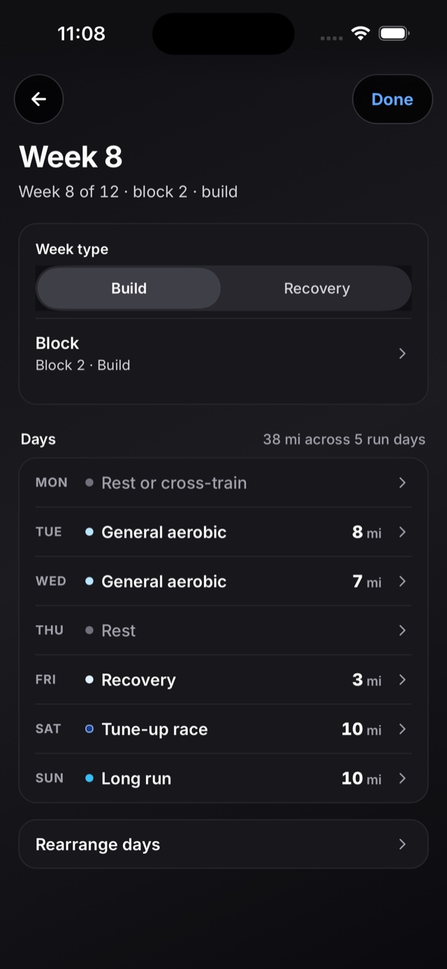 The week editor with build and recovery options, workout types, distances and a control to rearrange days.